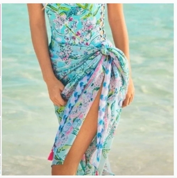 Lilly Pulitzer Seaspray Resort Wrap Sway this Way Resort Bali Blue Sarong Scarf - Picture 1 of 6
